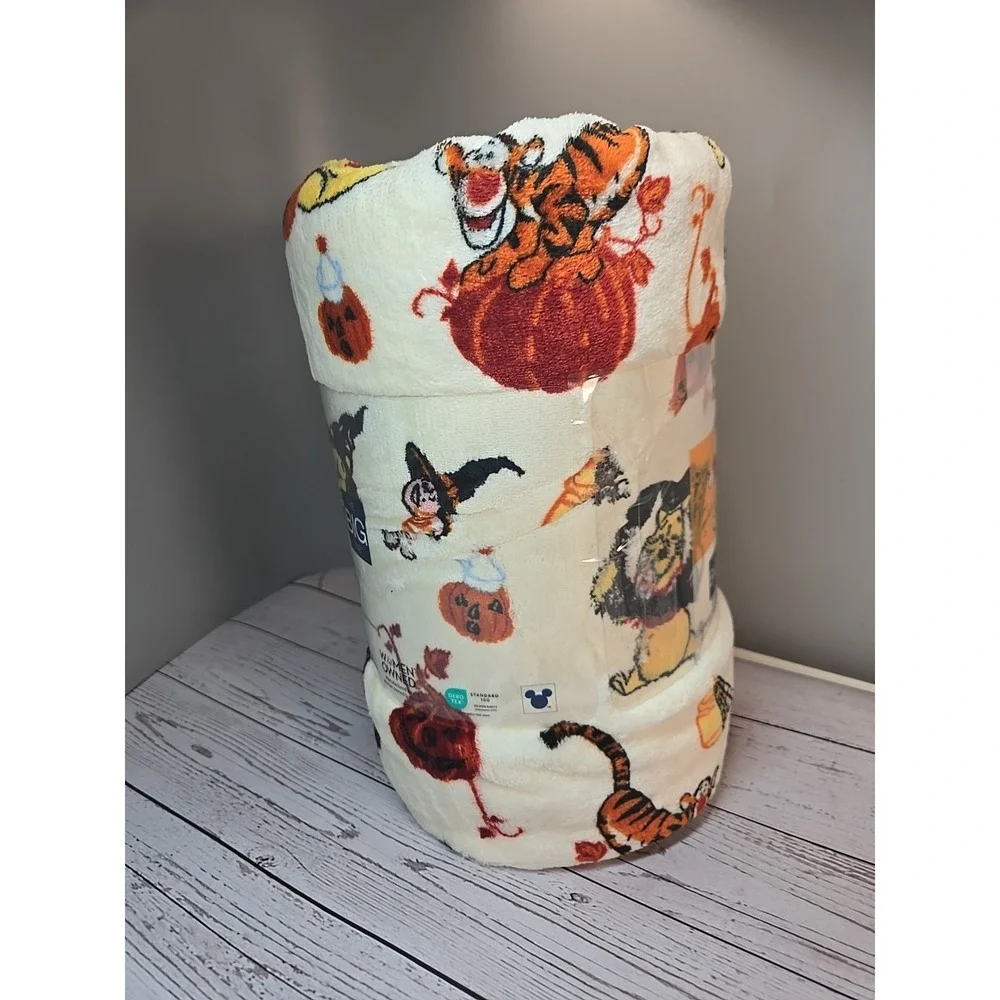 Winnie‎ the Pooh Eeyore Tigger 5' x 6' Halloween The Big One Plush Throw Blanket